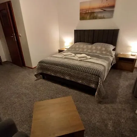 לינה וארוחת בוקר Akwen 3*