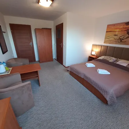 לינה וארוחת בוקר Akwen 3*