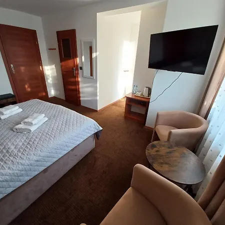 לינה וארוחת בוקר Akwen 3*